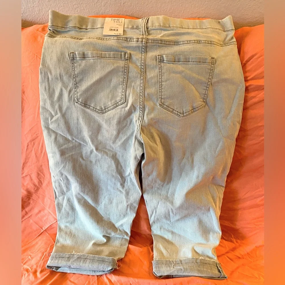 Time and Tru Light Blue Jean Capris